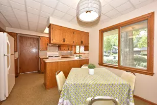 2342 W Acacia Rd, Glendale, WI 53209 - Photo 6