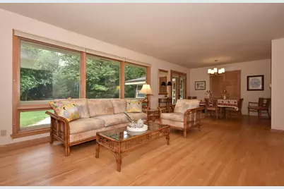 2342 W Acacia Rd, Glendale, WI 53209 - Photo 8