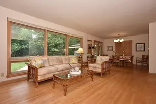 2342 W Acacia Rd, Glendale, WI 53209 - Photo 8