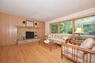 2342 W Acacia Rd, Glendale, WI 53209 - Photo 2