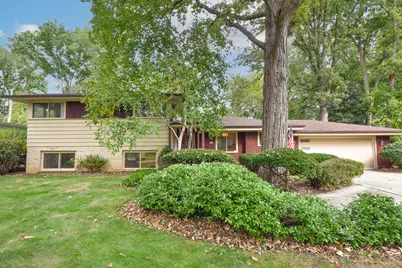 2342 W Acacia Rd, Glendale, WI 53209 - Photo 1