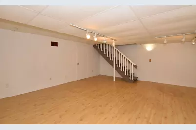 N114W16721  Royal Ct, Germantown, WI 53022 - Photo 32