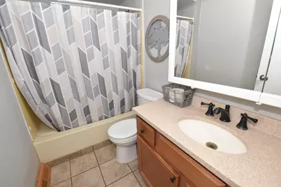 N114W16721  Royal Ct, Germantown, WI 53022 - Photo 28