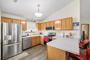 18740 Emerald Cir, Brookfield, WI 53045 - Photo 8