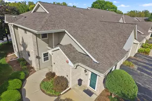 18740 Emerald Cir, Brookfield, WI 53045 - Photo 2