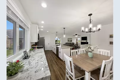 525  Washington Cir, Oostburg, WI 53070 - Photo 4