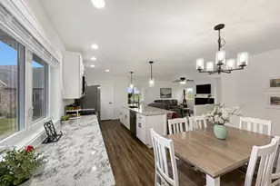 525 Washington Cir, Oostburg, WI 53070 - Photo 4