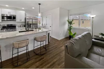 525  Washington Cir, Oostburg, WI 53070 - Photo 8