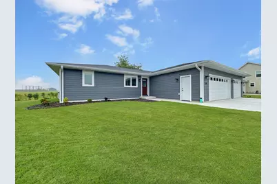 525  Washington Cir, Oostburg, WI 53070 - Photo 2