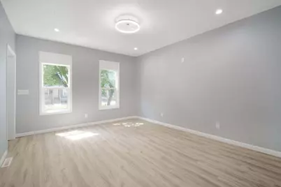 2646 N Vel R Phillips Ave, Milwaukee, WI 53212 - Photo 10