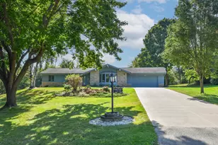 19145 Arlyne Ct, Brookfield, WI 53045 - Photo 2