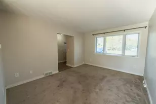 269 Karen Ct, Hartford, WI 53027 - Photo 8