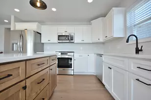 997 Elderberry Rd, Oconomowoc, WI 53066 - Photo 8