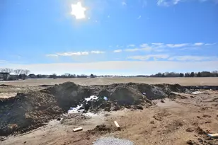 997 Elderberry Rd, Oconomowoc, WI 53066 - Photo 1