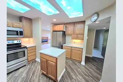 6100 W Stonehedge Dr #320, Greenfield, WI 53220 - Photo 4