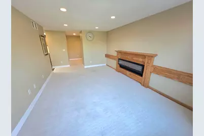 6100 W Stonehedge Dr #320, Greenfield, WI 53220 - Photo 8