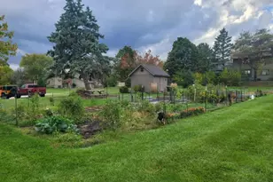 6100 W Stone Hedge Dr, Greenfield, WI 53220 - Photo 42