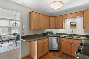 1610 N Prospect Ave, Milwaukee, WI 53202 - Photo 10