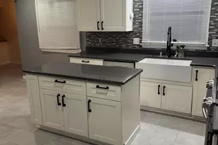 9404 W Hope Ave, Wauwatosa, WI 53222 - Photo 6