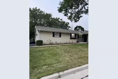 9404 W Hope Ave, Wauwatosa, WI 53222 - Photo 2