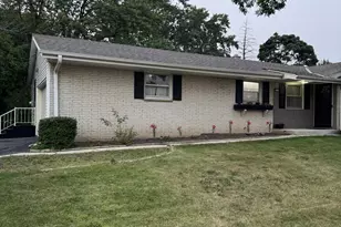 9404 W Hope Ave, Wauwatosa, WI 53222 - Photo 2