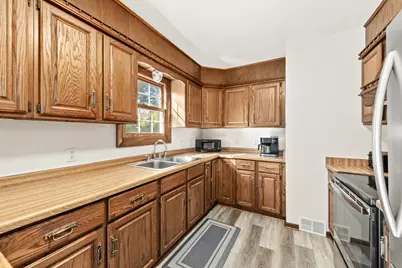12207 W Bluemound Rd, Wauwatosa, WI 53226 - Photo 12