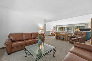 N61W16085 Hawthorne Dr, Menomonee Falls, WI 53051 - Photo 8