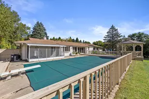 N61W16085 Hawthorne Dr, Menomonee Falls, WI 53051 - Photo 44