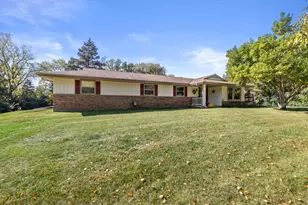 N61W16085 Hawthorne Dr, Menomonee Falls, WI 53051 - Photo 38