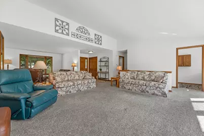 N61W16085  Hawthorne Dr, Menomonee Falls, WI 53051 - Photo 4
