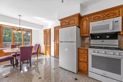 N61W16085  Hawthorne Dr, Menomonee Falls, WI 53051 - Photo 12