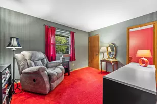 N61W16085 Hawthorne Dr, Menomonee Falls, WI 53051 - Photo 28