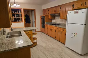 917 E Roberta Ave, Waukesha, WI 53186 - Photo 8