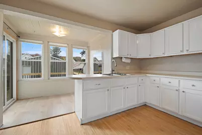 2219 S 59th St, West Allis, WI 53219 - Photo 10