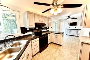 2471 E Mark Dr, Sheboygan, WI 53083 - Photo 4