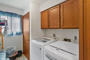 6420 W Dodge Pl, Milwaukee, WI 53220 - Photo 18