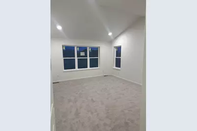 447  Sandstone St, Slinger, WI 53086 - Photo 6