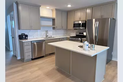 W219N16267  Primrose Ct, Jackson, WI 53037 - Photo 2