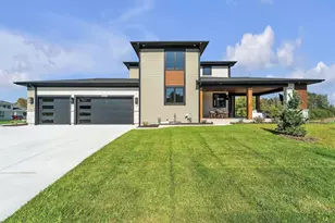 W188N5040 Red Crown Trail, Menomonee Falls, WI 53051 - Photo 74