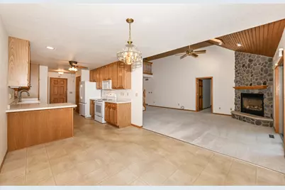 955 E Loos St, Hartford, WI 53027 - Photo 14