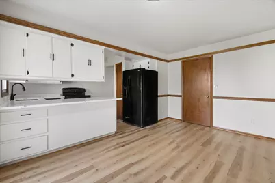 8148 S 88th St, Franklin, WI 53132 - Photo 6