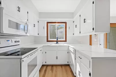 8150 S 88th St, Franklin, WI 53132 - Photo 10