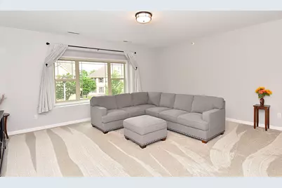 8619 S Deerwood Ln, Franklin, WI 53132 - Photo 6