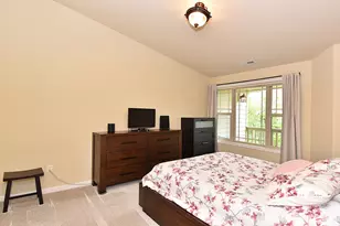 8619 S Deerwood Ln, Franklin, WI 53132 - Photo 24