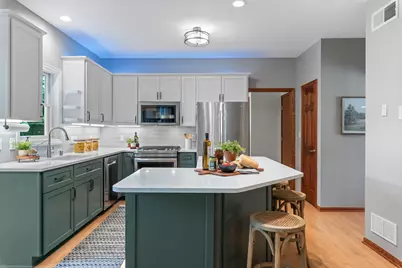 N30W6880  Lincoln Blvd, Cedarburg, WI 53012 - Photo 2