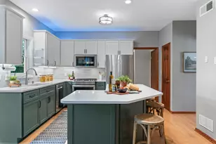 N30W6880 Lincoln Blvd, Cedarburg, WI 53012 - Photo 2