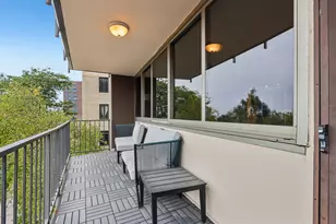 1919 N Summit Ave, Milwaukee, WI 53202 - Photo 20