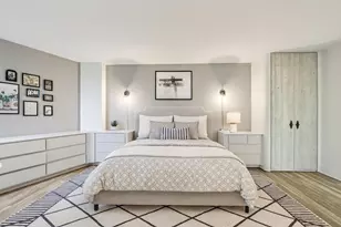 1919 N Summit Ave, Milwaukee, WI 53202 - Photo 10