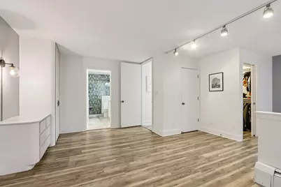 1919 N Summit Ave #1D, Milwaukee, WI 53202 - Photo 12