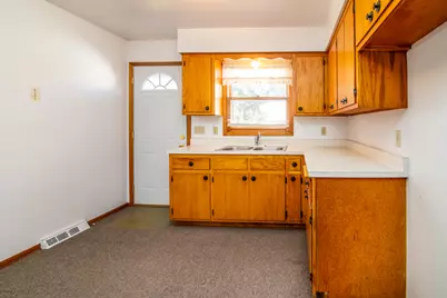 612  Elm St, Watertown, WI 53098 - Photo 6